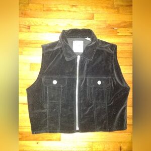 Black Sleeveless Zip-Up Vest